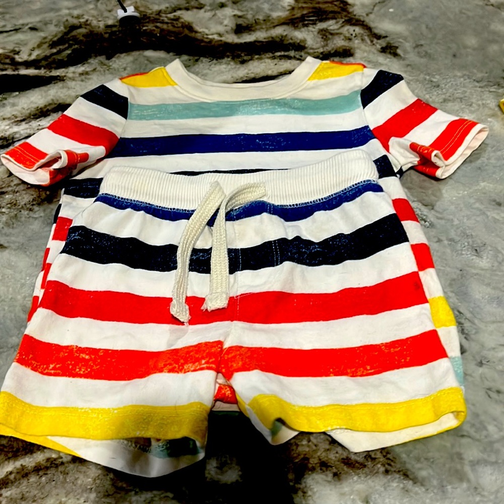 Old Navy shirt and shorts